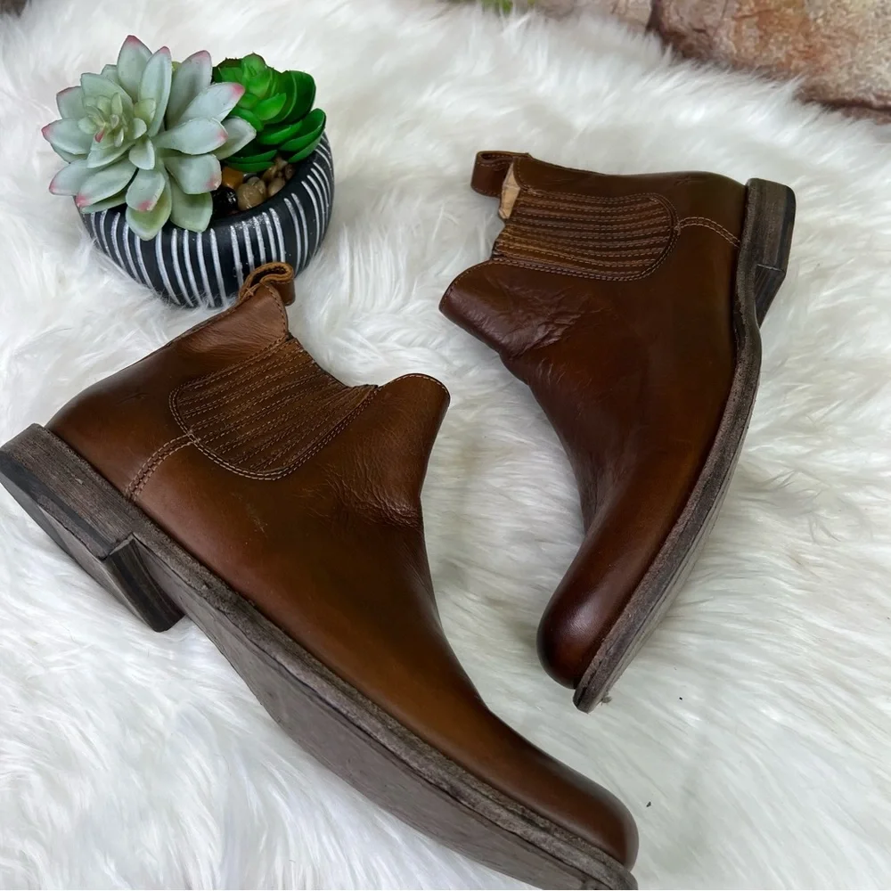 FRYE Classic Men's Brown Leather Phillips Heritage Chelsea Ankle Boots, 8D